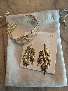 Kendra Scott Savannah Cuff Bracelet and matching earrings